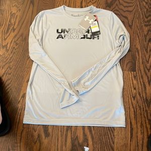 Under Armour boys, long sleeve dry, fit T-shirt with tags size medium